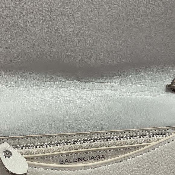🤍 Balenciaga Crossbody🤍 - Picture 3 of 5